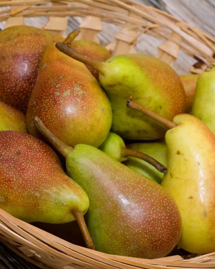 Imported Red Pears (Per piece)